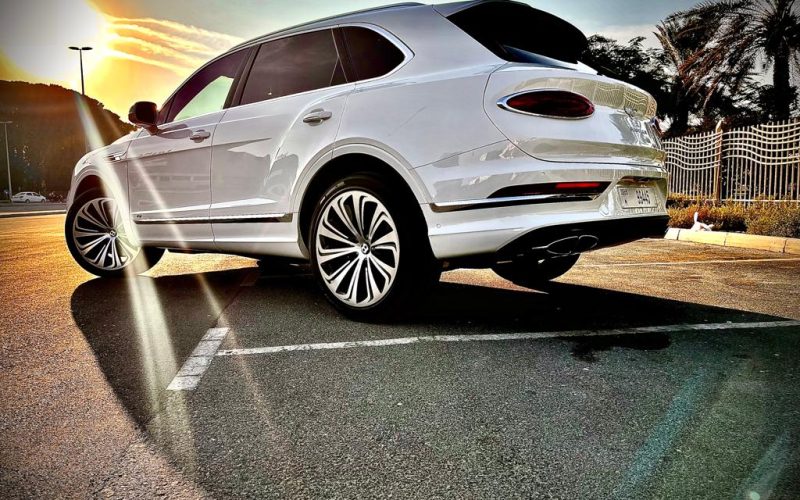 Bentley Bentayga white 2