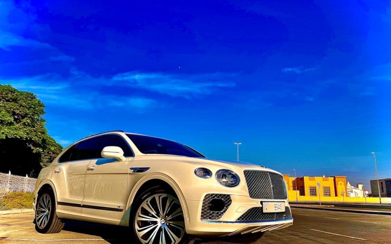 Bentley Bentayga white 3