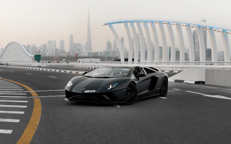 Lamborghini Aventador Roadstar 2